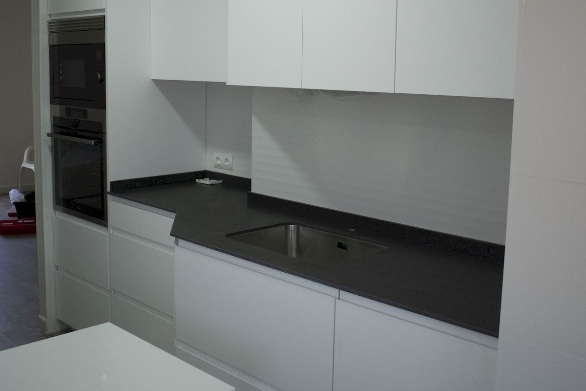 Detalle Reforma de cocina encimera y mobiliario